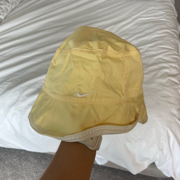 Nike Yellow Reversible Bucket Hat - Picture 3 of 6
